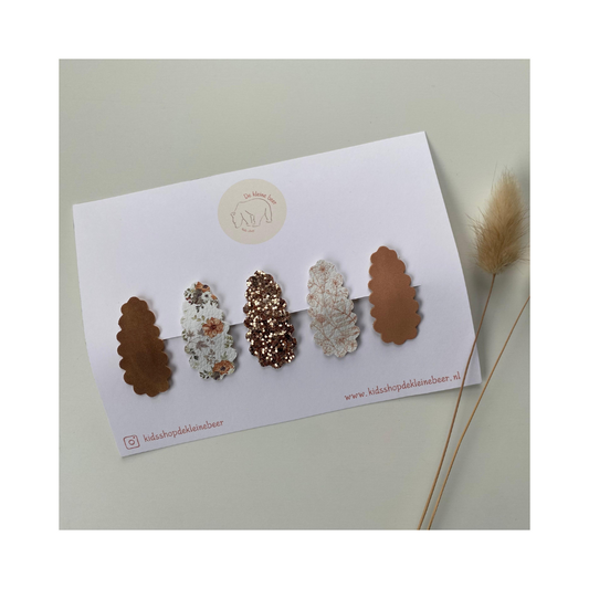 Brown click-clack hair clips
